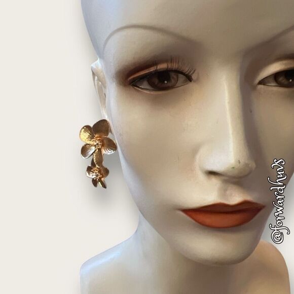 Bundle Sale 3 for $15 | Tiered Gold Tone Flower Earrings - Picture 5 of 9